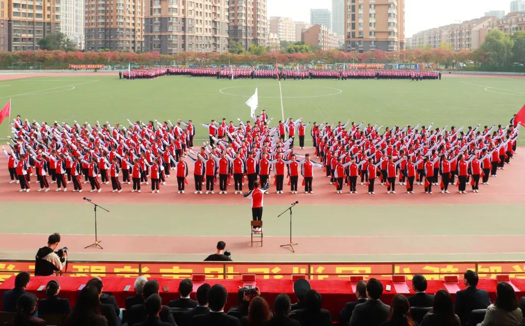 今天起，我们都是“辽传人”！辽传新生军训汇报表演暨开学典礼