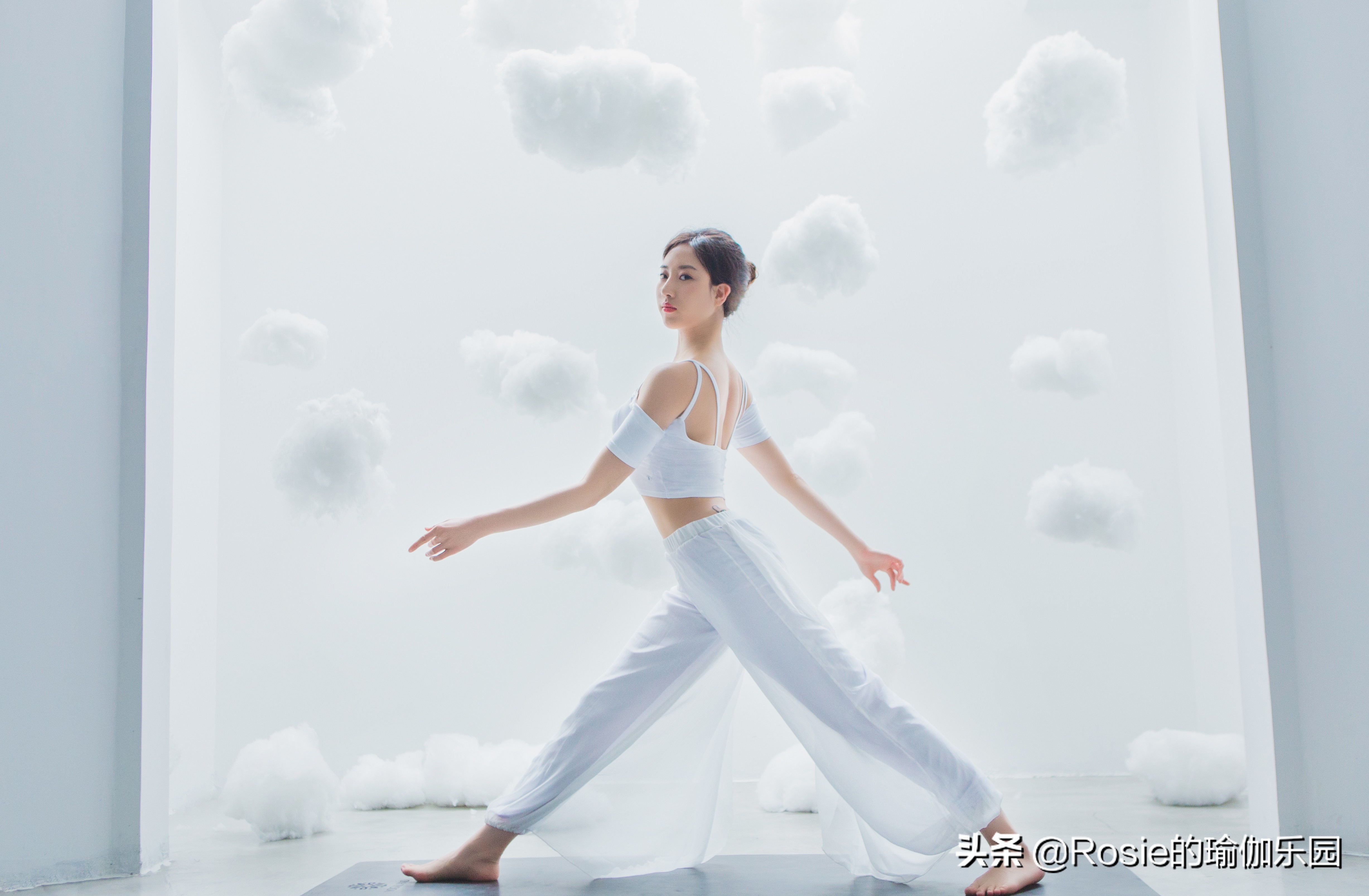 居家锻炼含胸驼背体态调整,怎样纠正弯腰驼背含胸