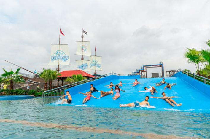 畅享佛冈聚龙湾水世界,清凉欢乐水世界