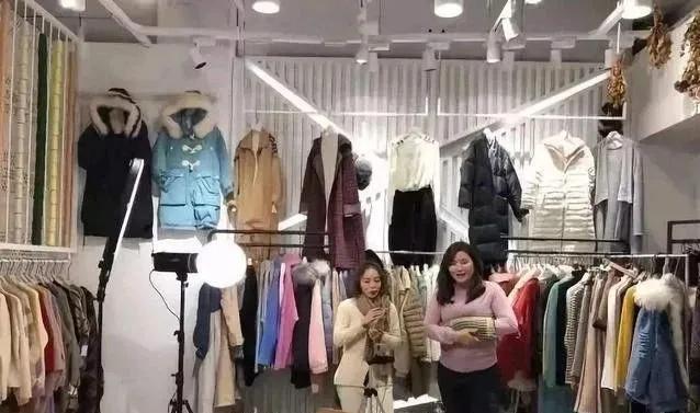 通过直播购物好还是平台购物好,看直播购物上瘾是种病吗