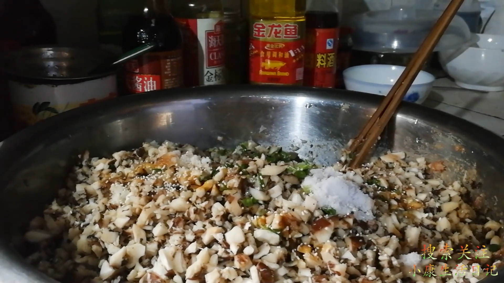 蒸发面包子塌锅的原因,发面包子塌底怎么回事