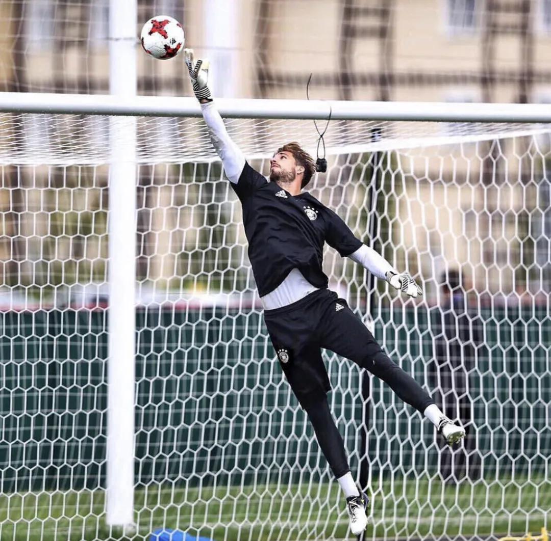 90年代欧洲最佳门将,90后最强门将