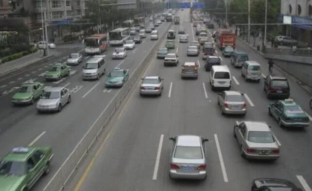 豪华品牌打响“价格战”，降价超6万元，为啥消费者仍不心动？