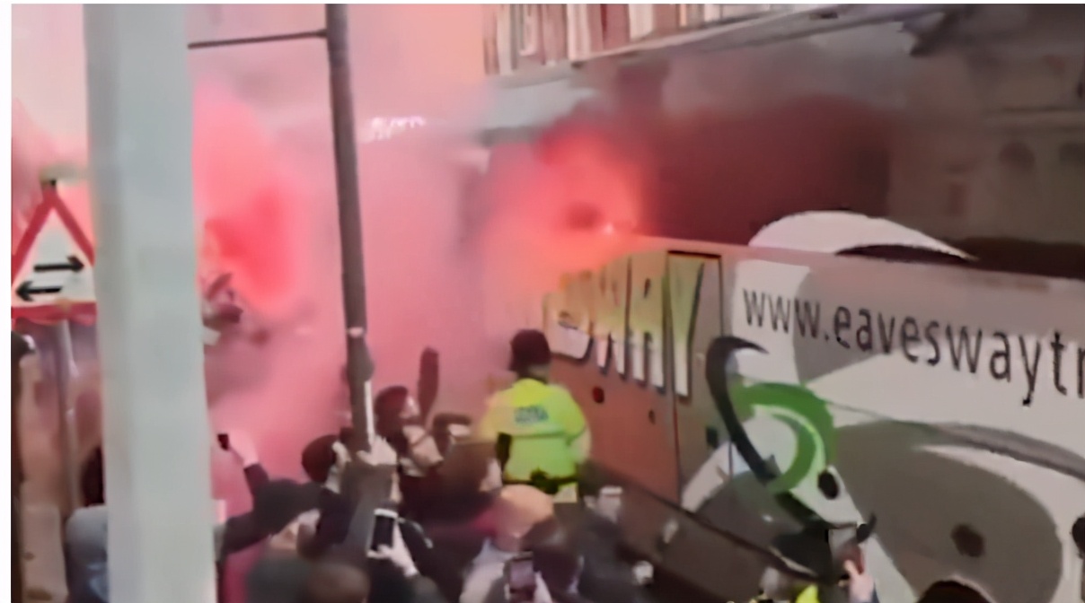 利物浦球迷看台被暴打,皇马球迷嘲讽利物浦