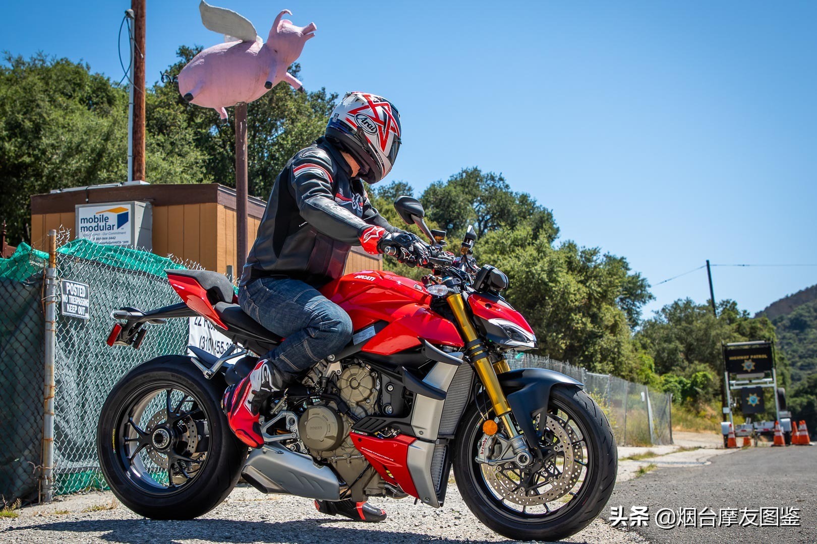 杜卡迪v4s街霸实车测评,杜卡迪街霸v4s和ktm1290sdr哪个快