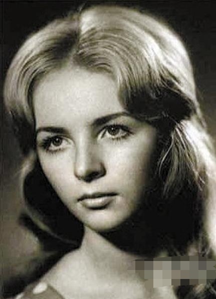 普京和柳德米拉离婚后见过面吗,普京与柳德米拉的爱情故事