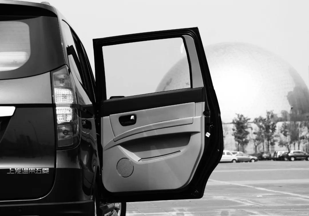 春节直播涨粉100万，一条冰丝裤月售3万条，这些中小商家凭什么？