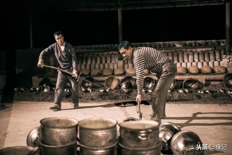 光棍刘军与侄女儿私奔之后，重男轻女的房村怎么样了？