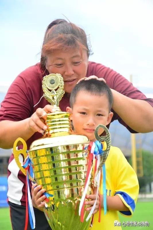 铿锵玫瑰1971,铿锵玫瑰中国女足1996年