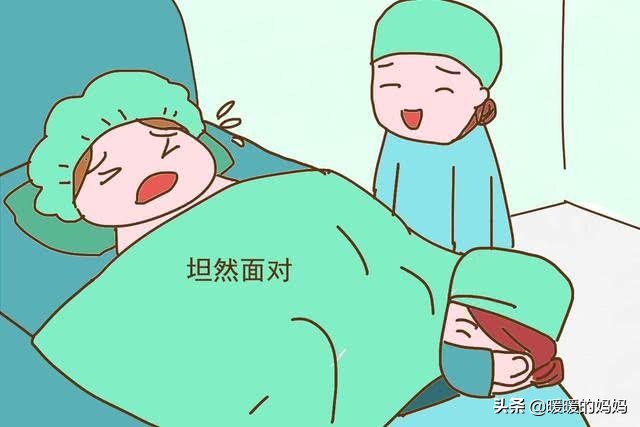 生孩子时医生在用手掏什么,生完孩子医生在肚子里掏什么