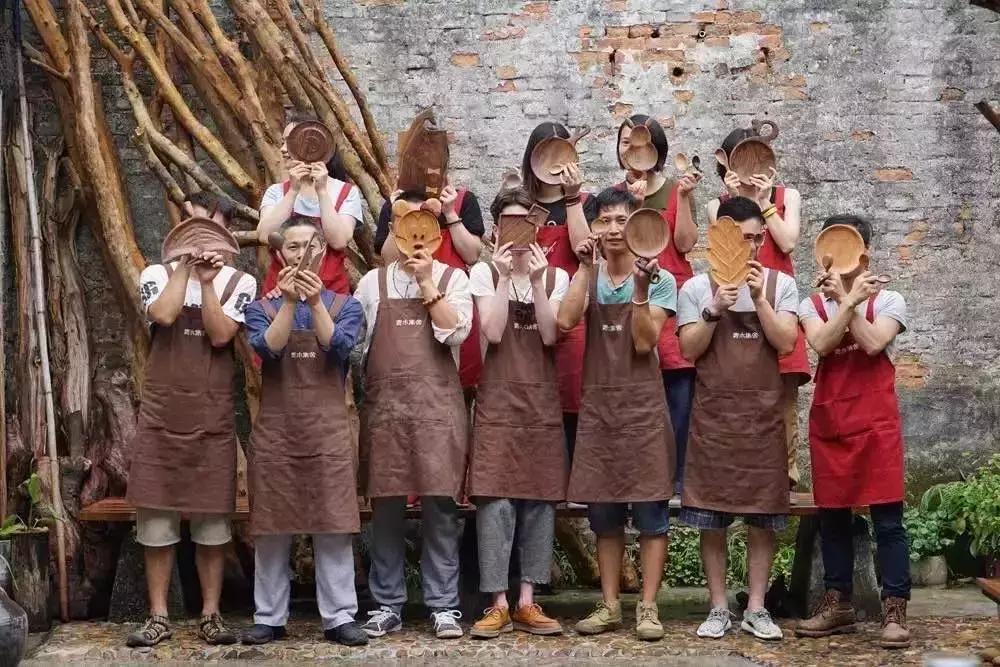 放弃世界顶尖银行工作,他回村当木匠,在废墟上盖出了爆美小院!