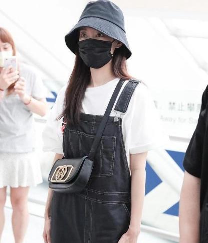 张小斐私服,张小斐黑礼服