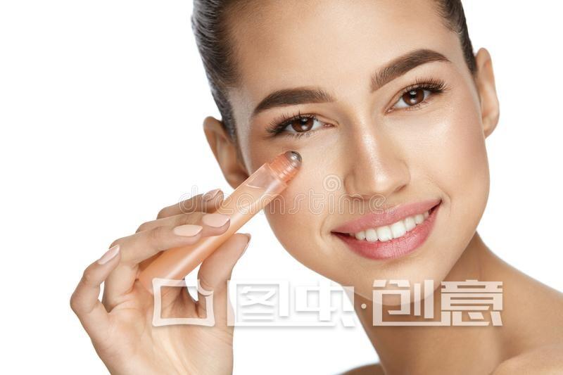 眼部皱纹很多用哪款眼霜好,眼部皱纹深用哪款眼霜好一些