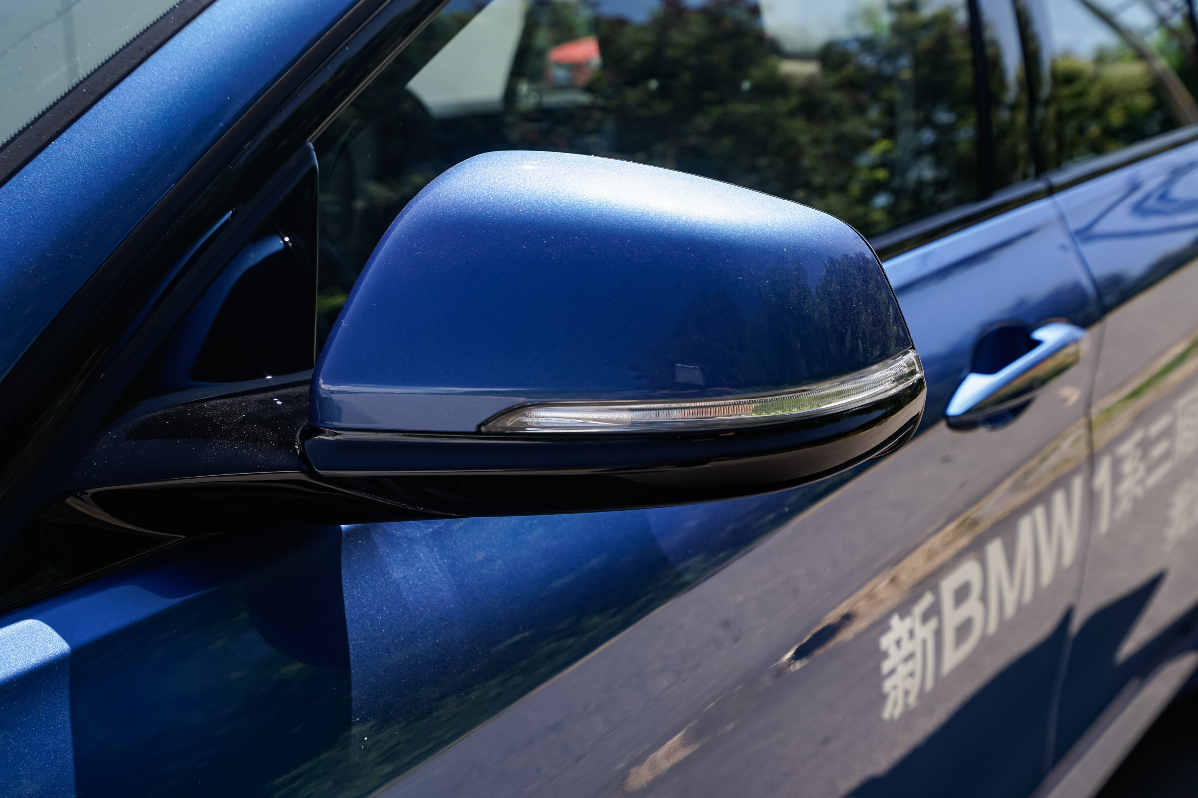 宝马1系怎么取消倒车镜下翻,宝马1系倒车后视镜自动下翻关闭