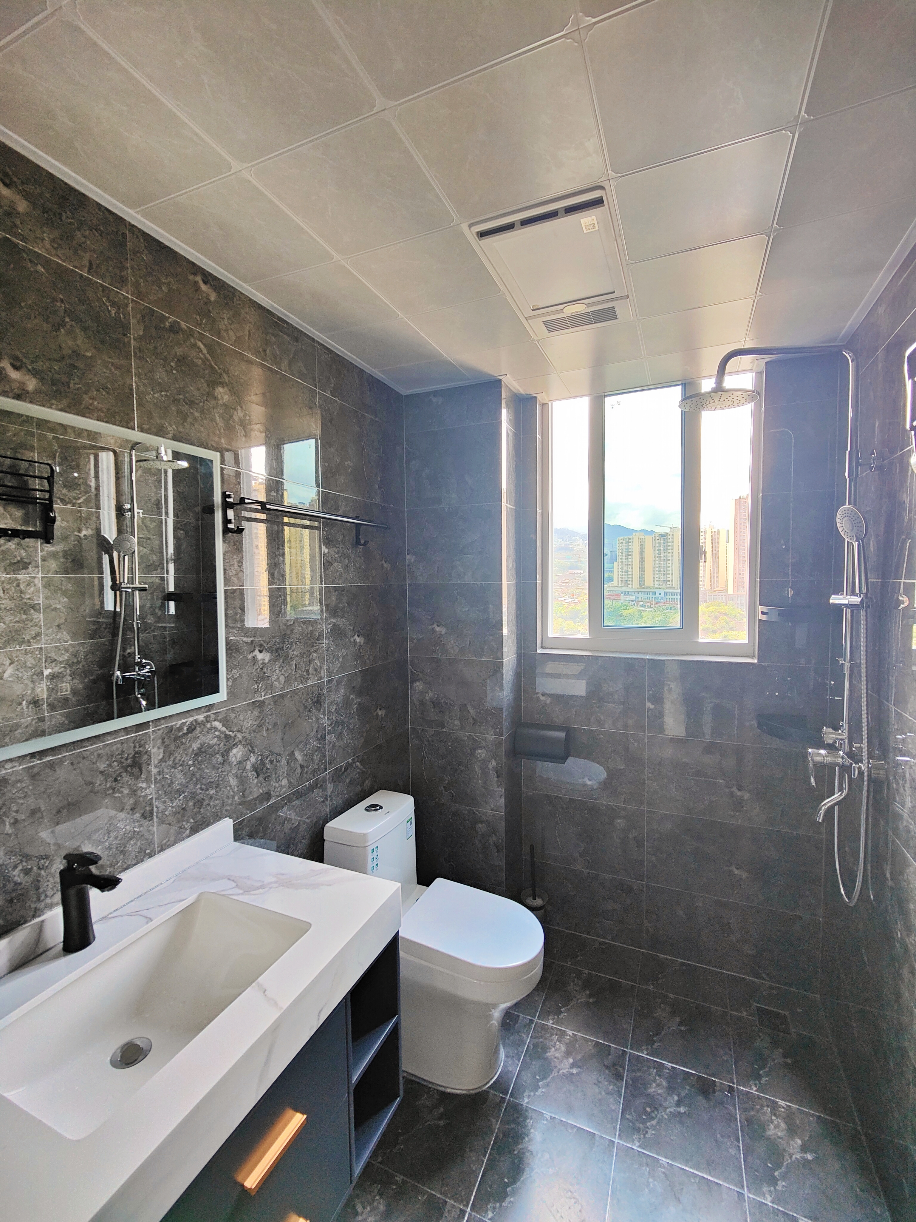 古蔺锦华城，三室两厅现代设计，鱼肚白大理石与钛金线条的碰撞