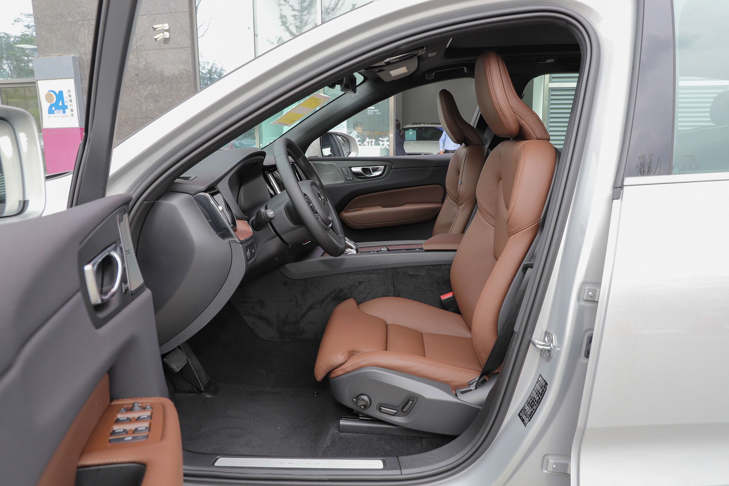 汉兰达和沃尔沃xc60suv哪个家用好,全新沃尔沃xc60suv最新价格