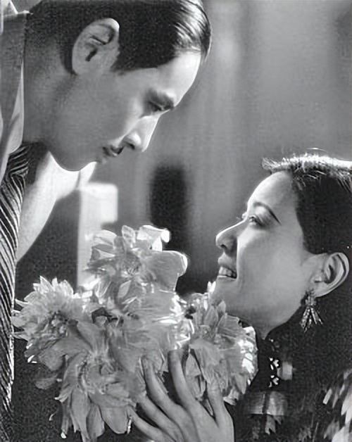 阮玲玉自尽后唐季珊做了什么,阮玲玉自尽之谜完整版