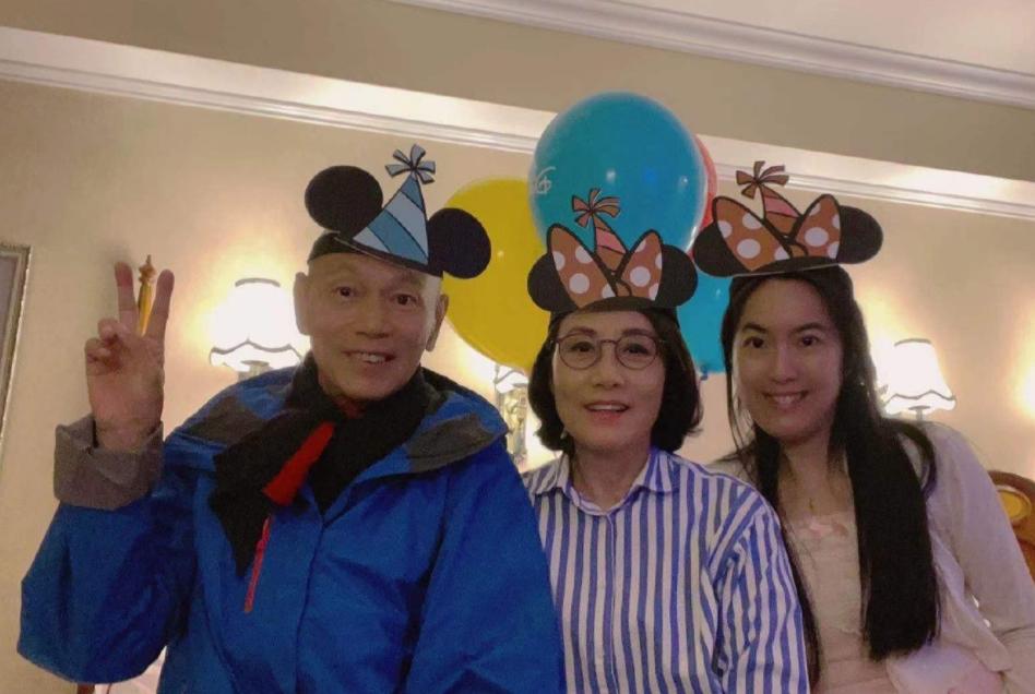 丁克女星过母亲节！汪明荃与干女儿吃大餐，黄杏秀获干儿子送礼物