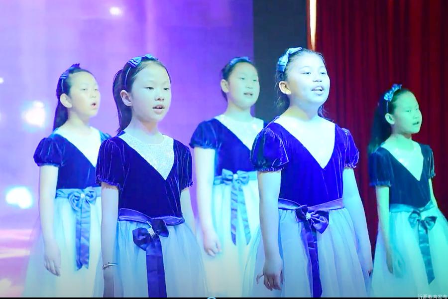 六一儿童节花儿与少年,六一儿童节花儿向阳开