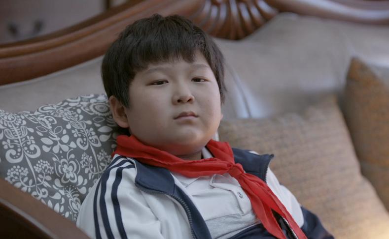 张颂文和冯绍峰走红毯互相谦让,冯绍峰张颂文翻白眼