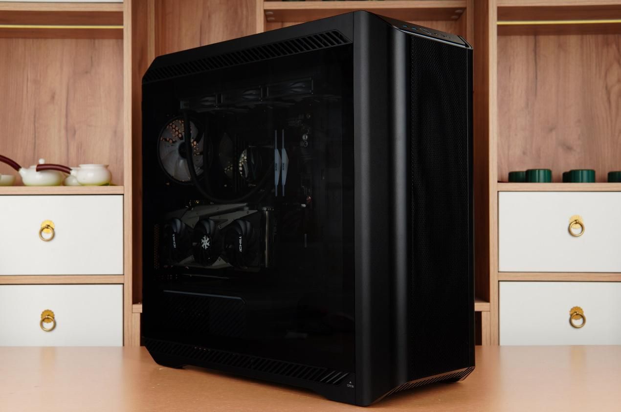 可以装多个硬盘的主机箱,带可插拔硬盘盒的主机