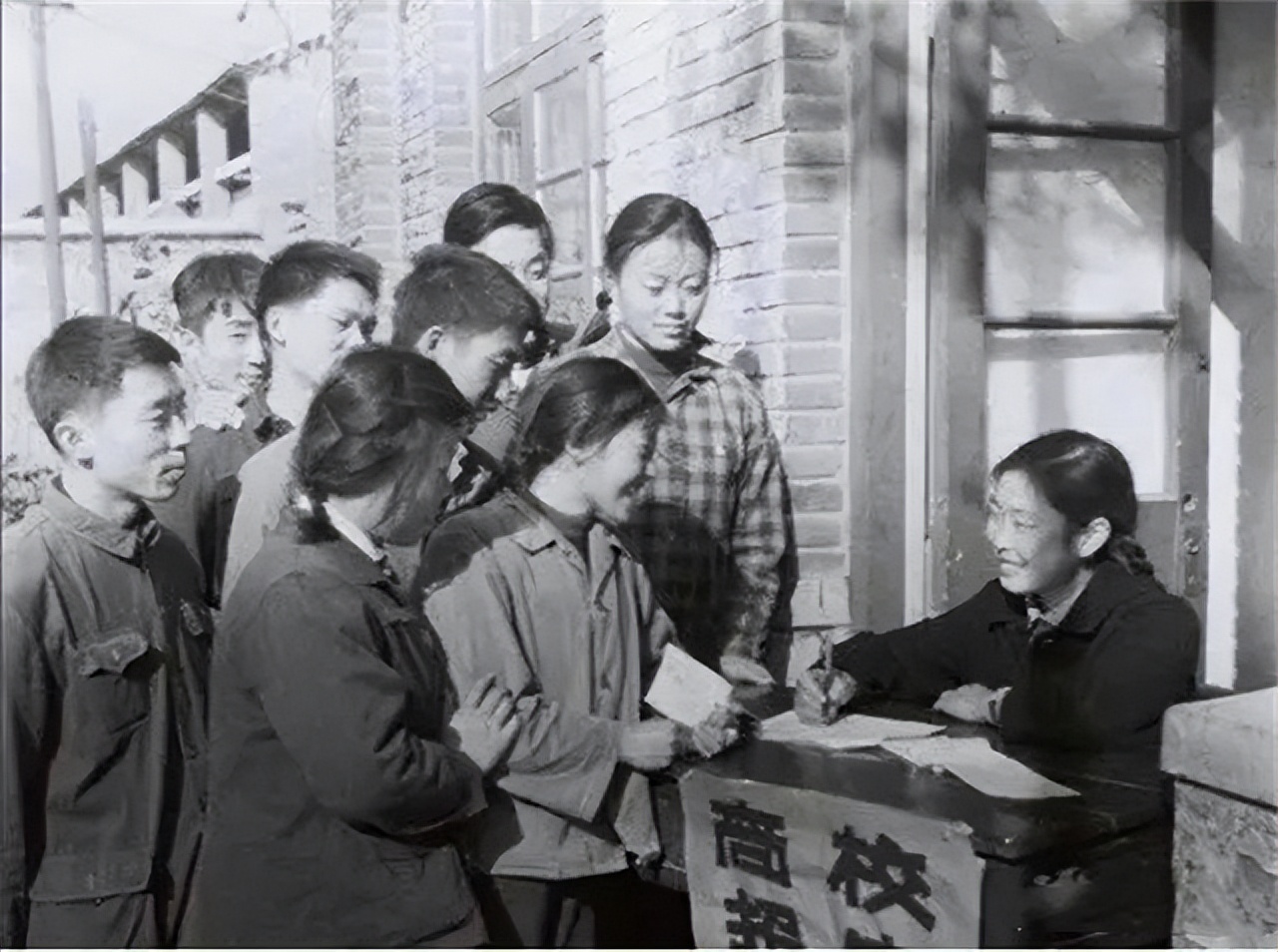 78年，他调任北京市委书记，向*国锋华**抱怨：我在天津屁股还没坐稳