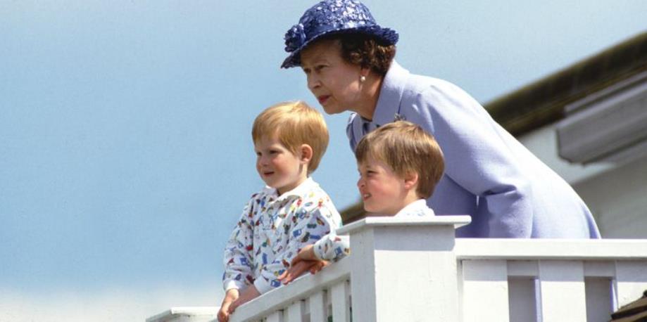 九十六张照片回顾英国女王的一生 (96张图看完英国女王的一生)