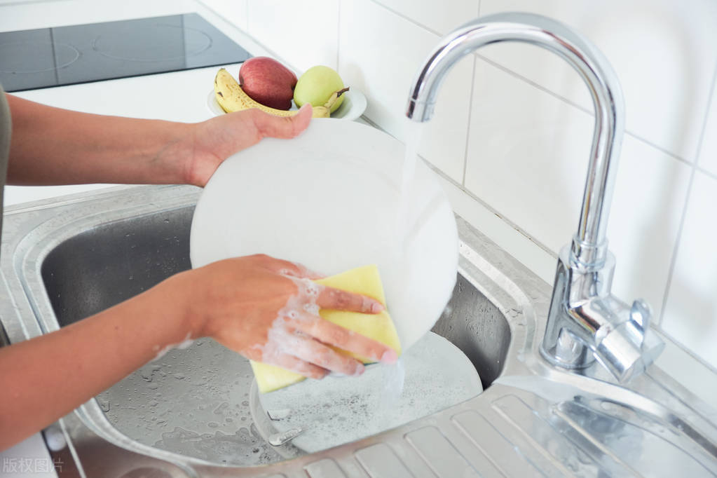 厨房柜子油腻怎么清洗干净视频,厨房清洁小神器彻底告别细菌油腻