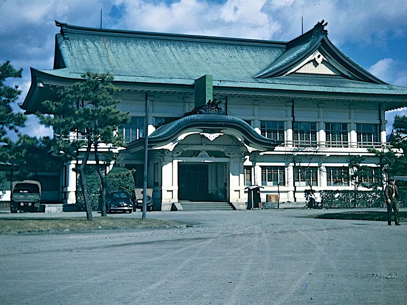 日本首位平民皇后：因打网球被太子看上，嫁入皇室后却被逼得抑郁