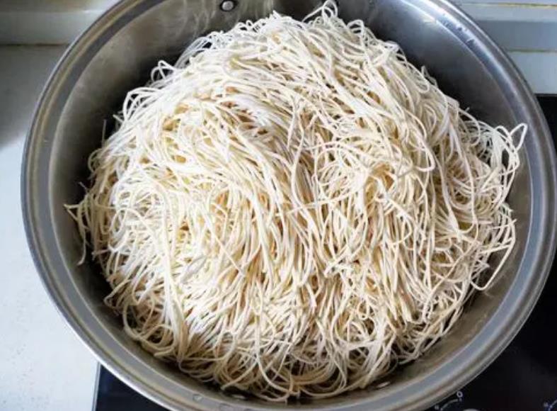 挂面做蒸面条好吃简单做法,蒸面条怎么和面才能做得好吃