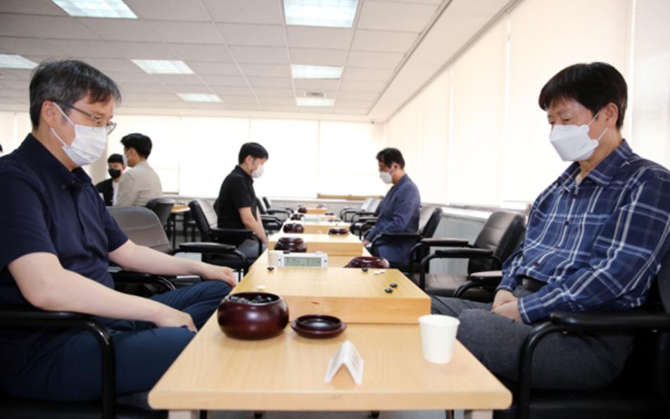 韩国第十六回男女打擂绅士队从爷爷变成大叔淑女队金恩持搭末班车