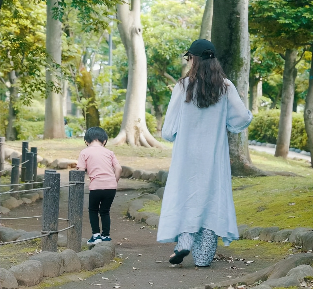 全职妈妈教不出成绩优秀的孩子,全职妈妈怎样教育好孩子