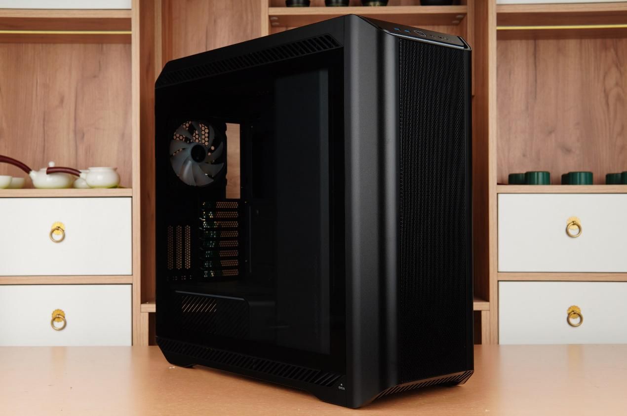 可以装多个硬盘的主机箱,带可插拔硬盘盒的主机