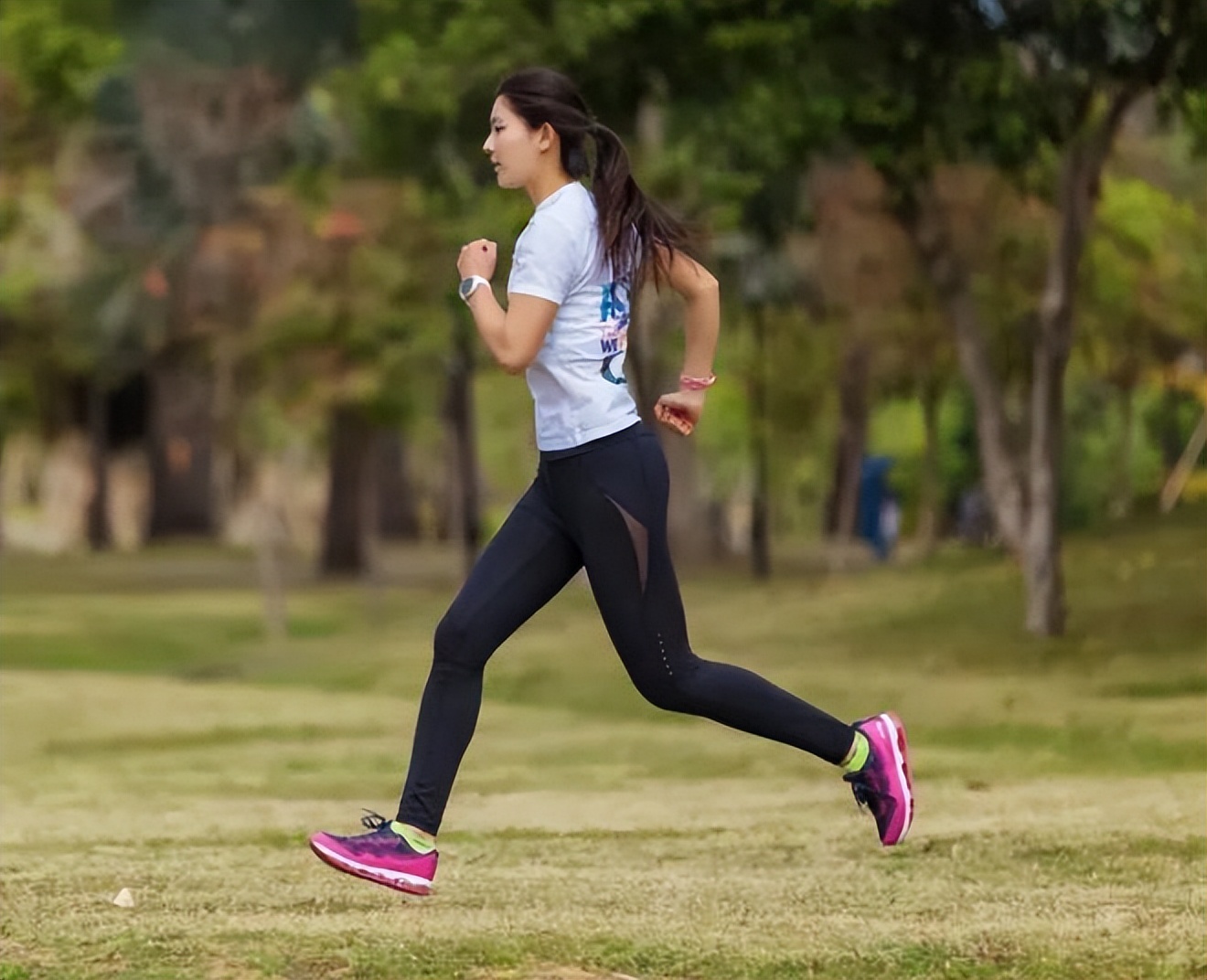 为什么女性到一定年龄膝盖疼,中年女人膝盖痛是什么原因