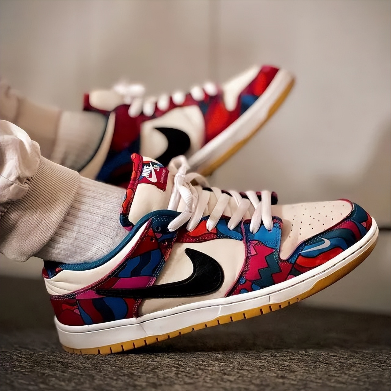 adidas重新发售yeezy (adidas yeezy积压库存超5亿美元)