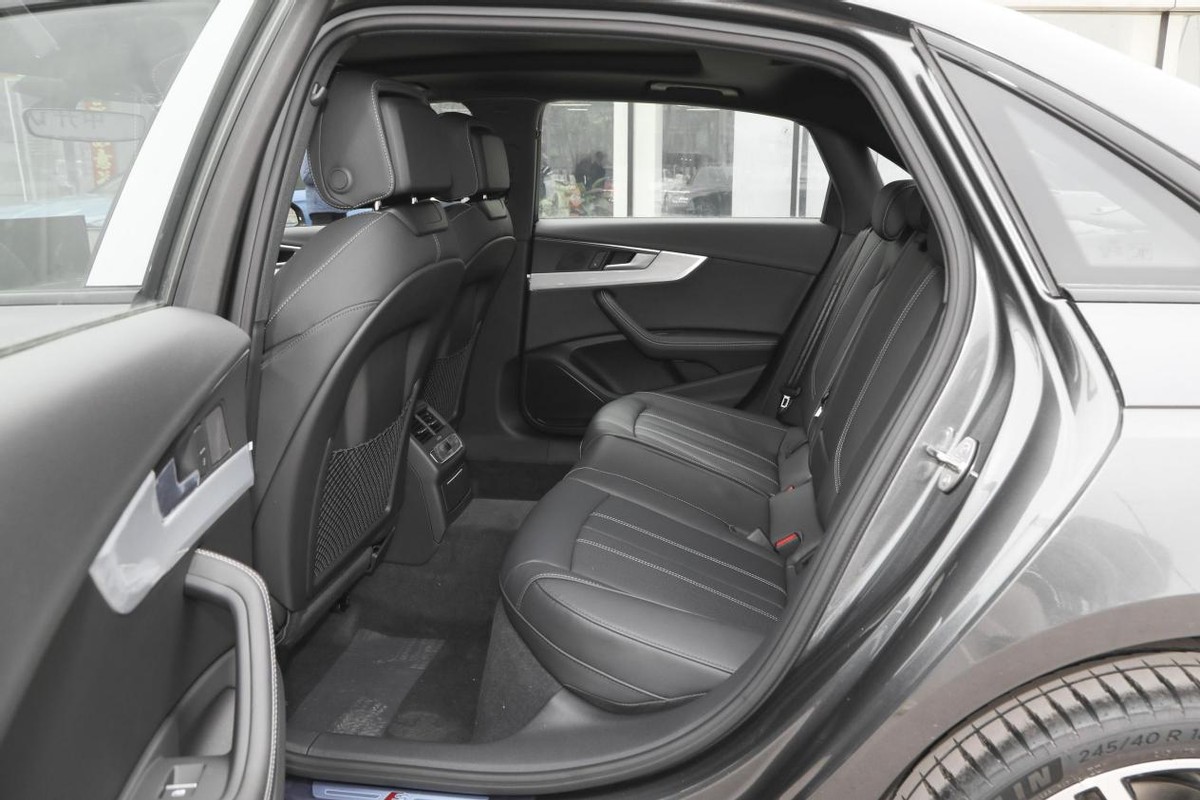 奥迪a4l2010款3.2fsiquattro,18款最低配奥迪a4l评测