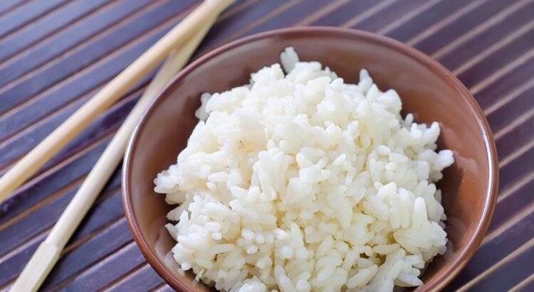 鱼刺卡喉咙你别再用这些土方法,鱼刺卡喉别吞米饭