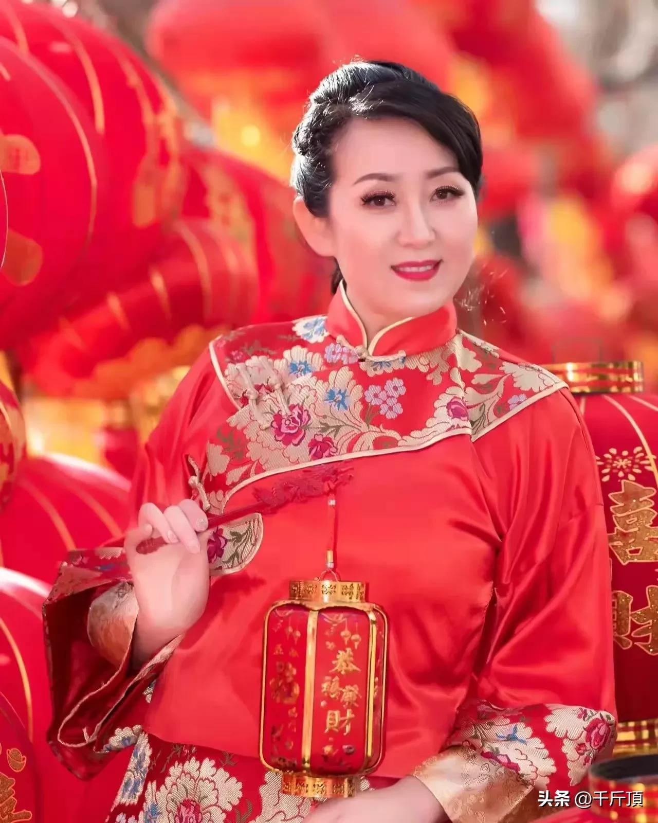 烟花梦影思漫夜,虎年春雷寄深情