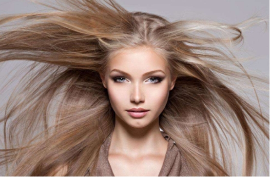 头发经常白发是因为什么,头发频繁出现白发怎么回事