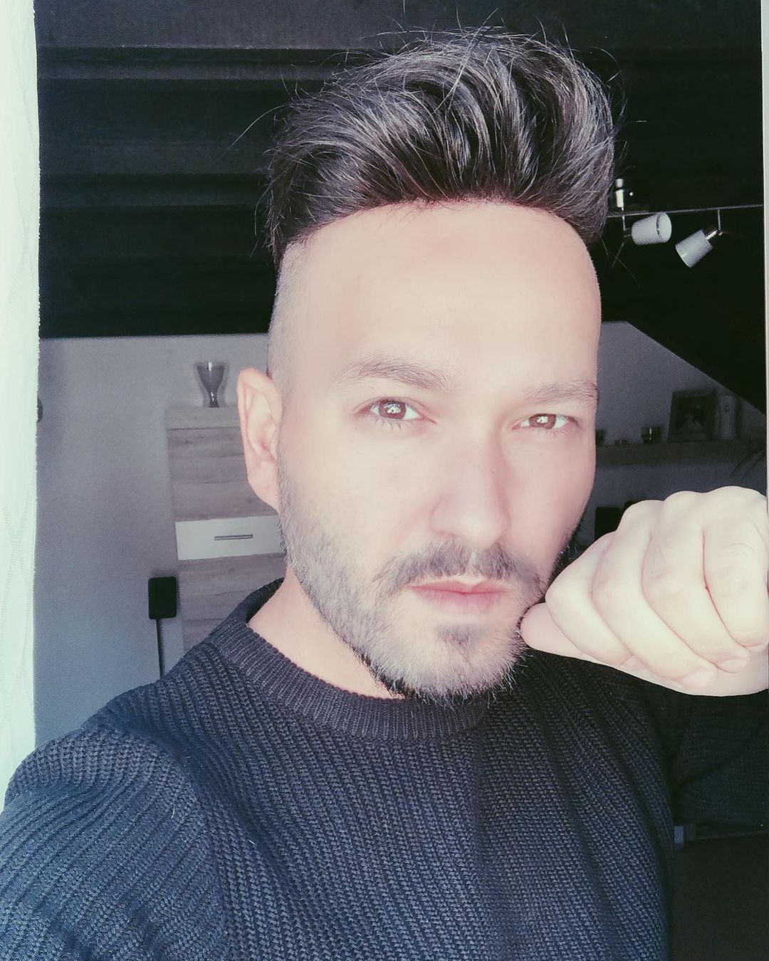 菱形脸适合什么发型？背头换成卷刘海，光头大叔直接逆袭成男神