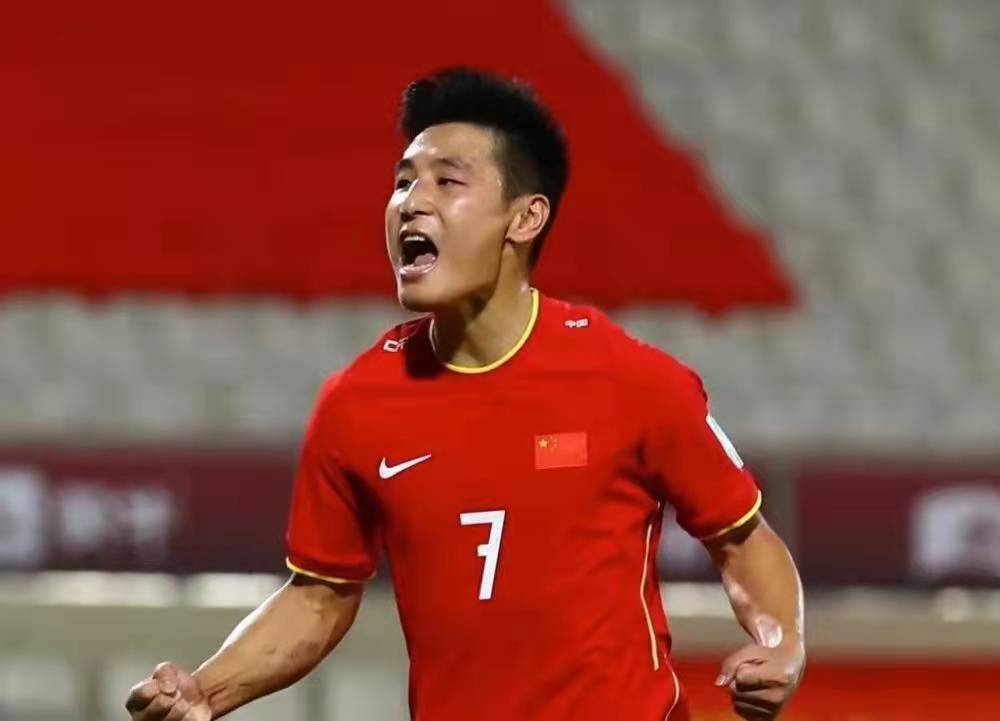 武磊技无双为中国足球增光添彩,从青涩少年到传奇射手