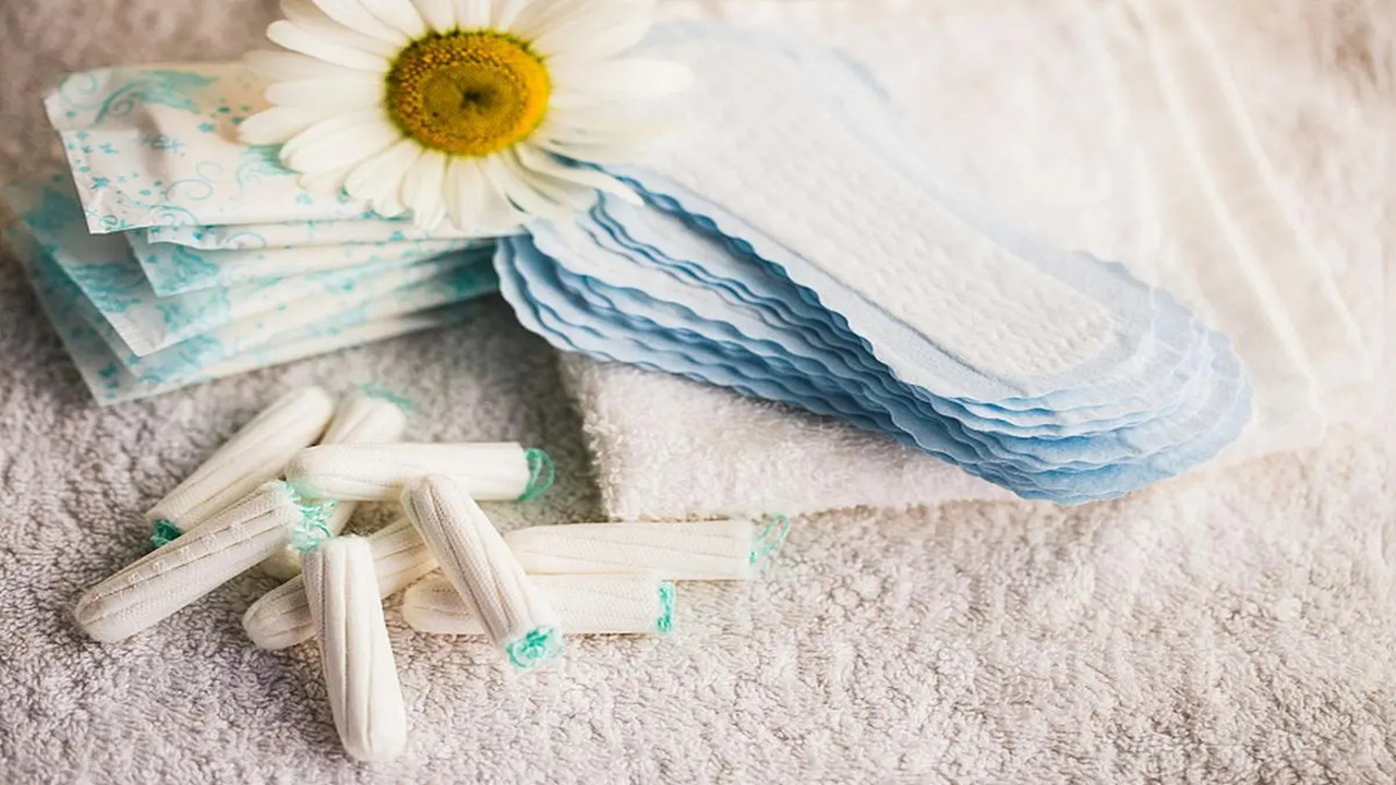 为什么月经完了还有红色的分泌物,为什么月经完了还有黄色分泌物