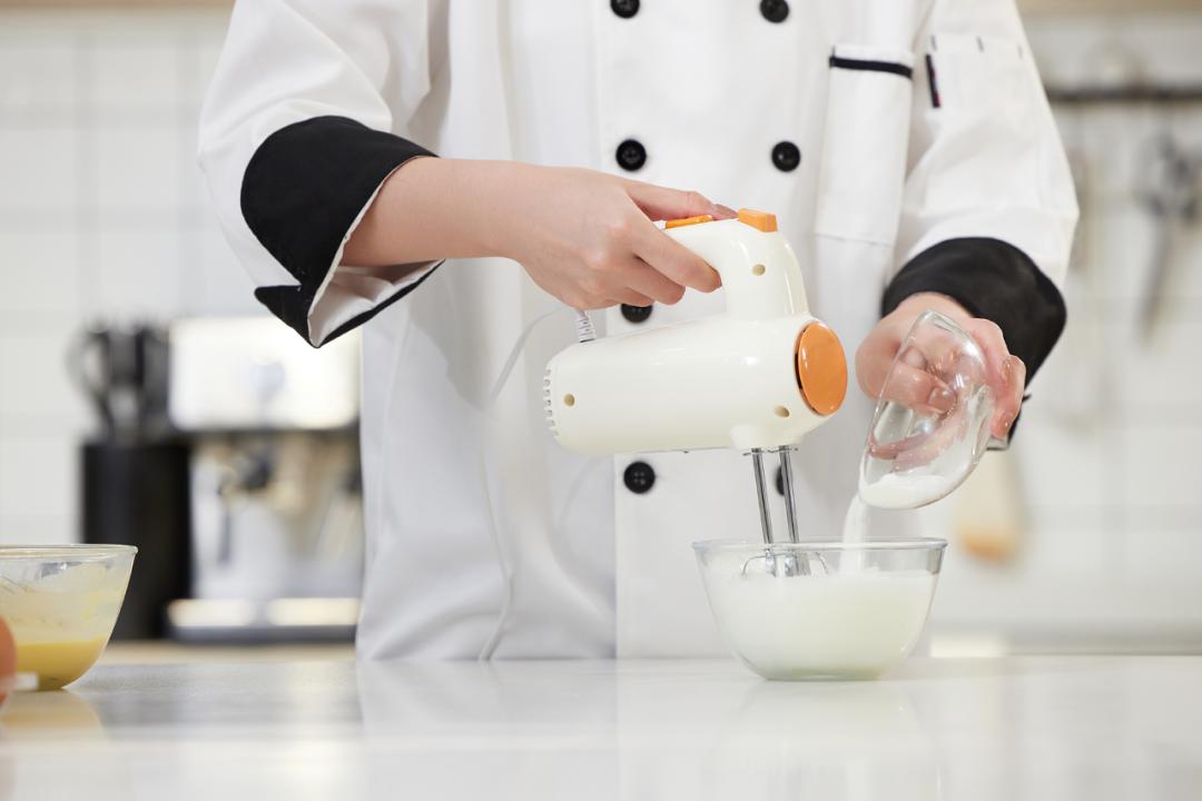 最简单的法式蛋白霜,蛋白霜打发让家庭烘焙更加简单