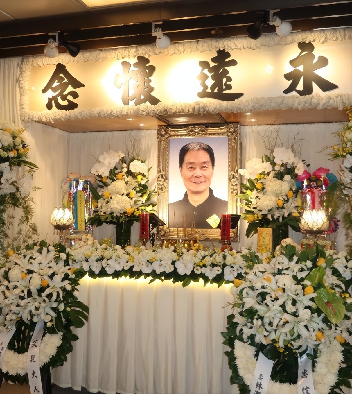 2天10个瓜，离婚、名导移民、恋情曝光、双双出轨…个个都是大瓜