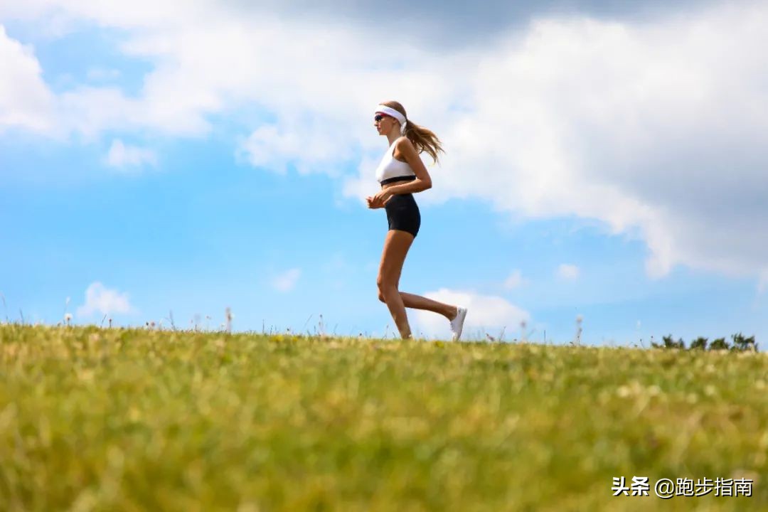空腹晨跑还是吃完东西晨跑,有人说空腹晨跑不利于健康