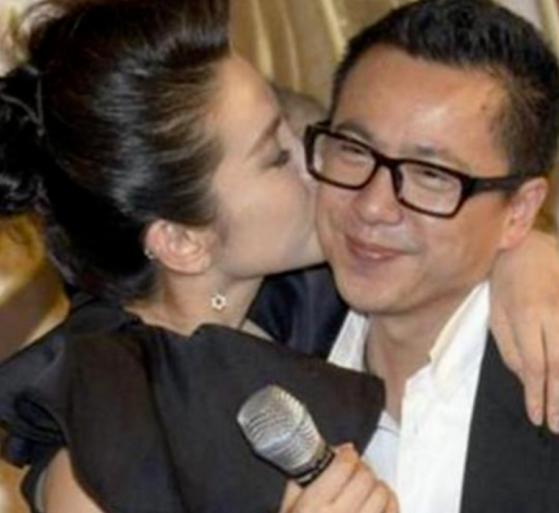 华谊兄弟风雨飘摇,华谊兄弟为什么会亏损