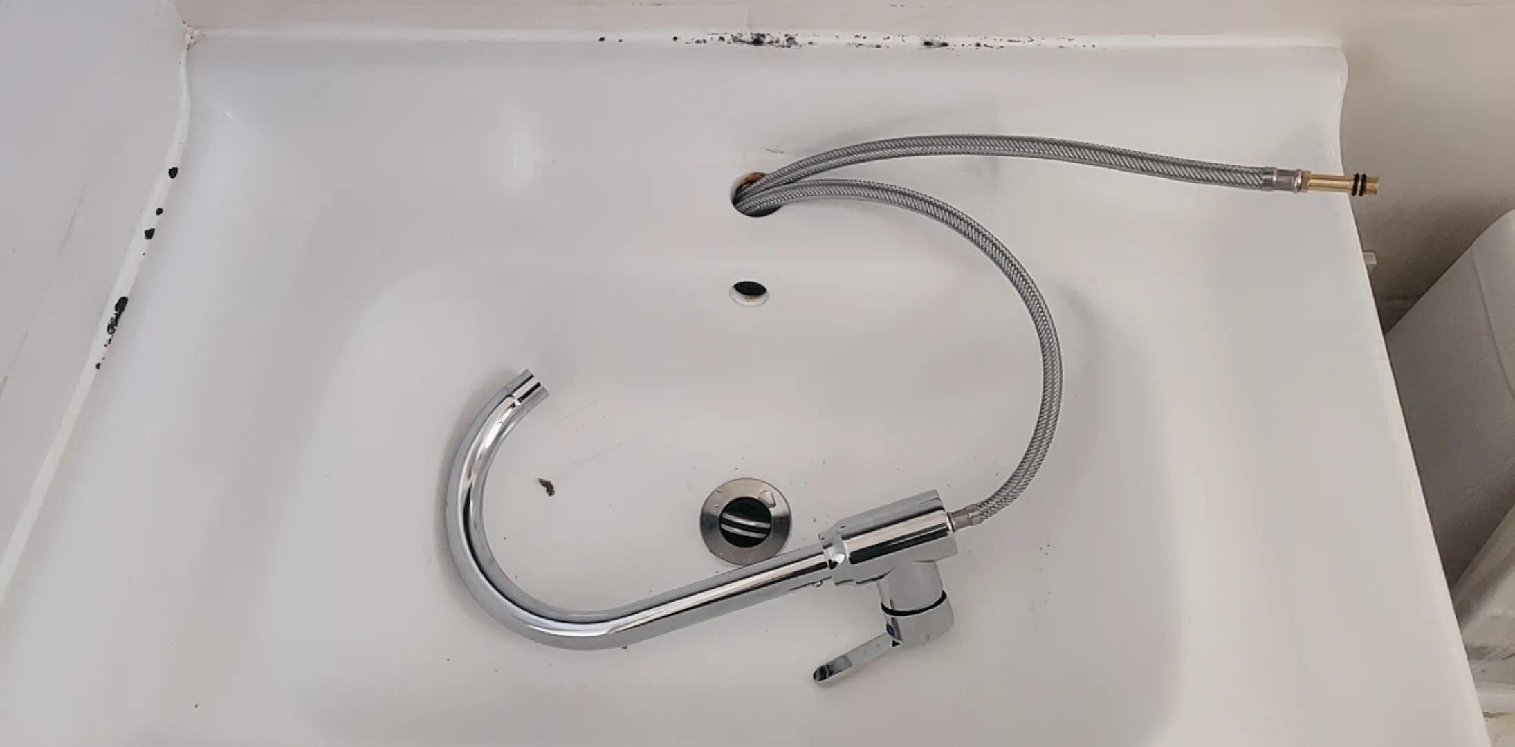 浴室明管冷热水龙头安装示意图,洗手盆水龙头冷热软管如何安装