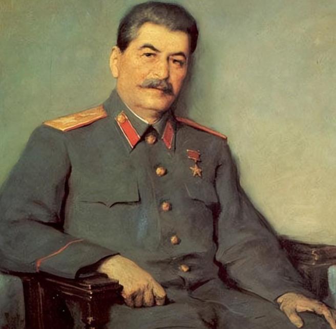 除了毛主席之外，*安门天**城楼上还挂过11个人的画像，都有谁？