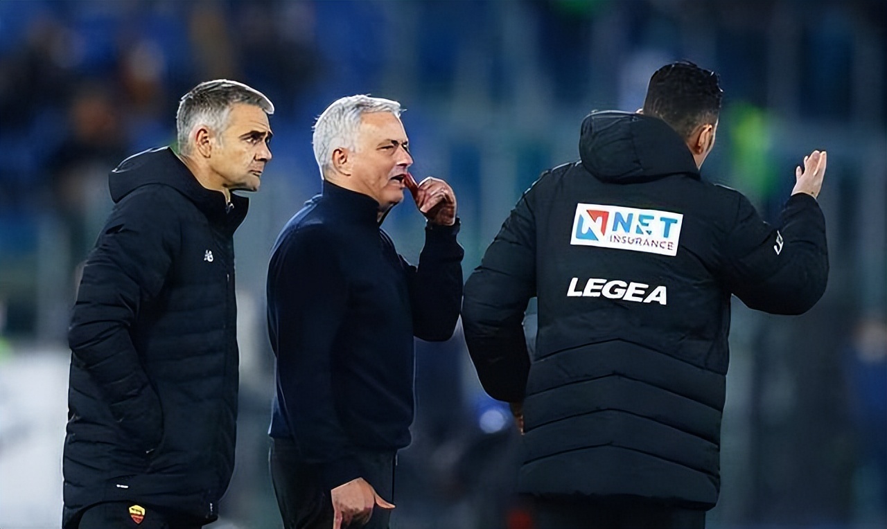 用三千字告诉你，穆里尼奥就是个替补席的熊孩子