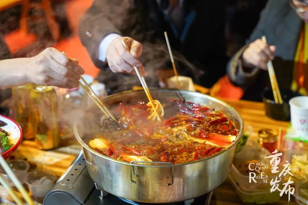 重庆1300万火锅店,重庆火锅上亿